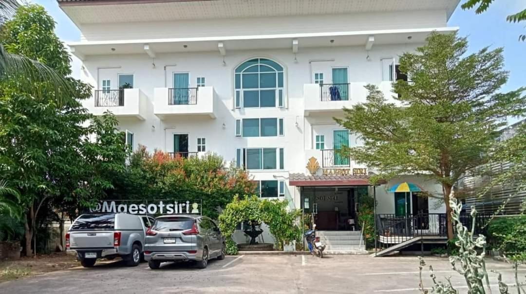 Maesot Siri Hotel Mae Sot Exterior photo
